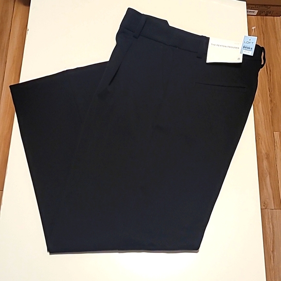 New black LOFT wide leg / high waist trousers with 2 front pleats. - Picture 3 of 11